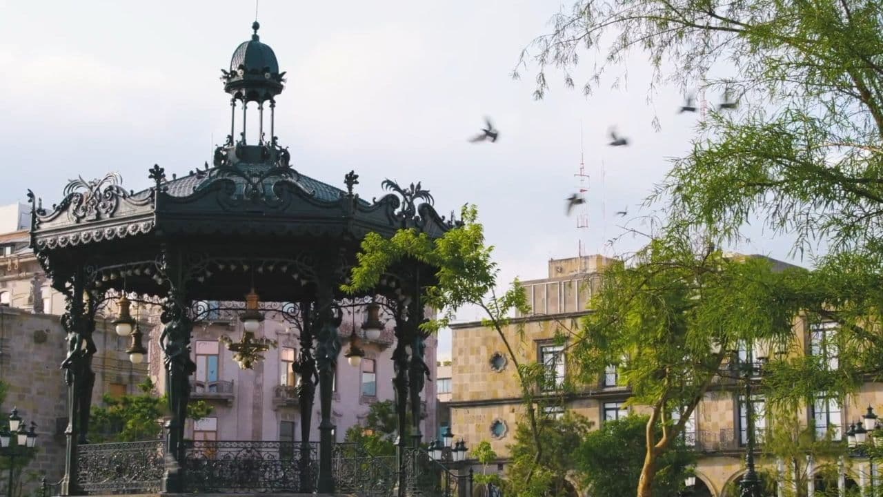 Kiosco de hierro forjado en la Plaza de Armas